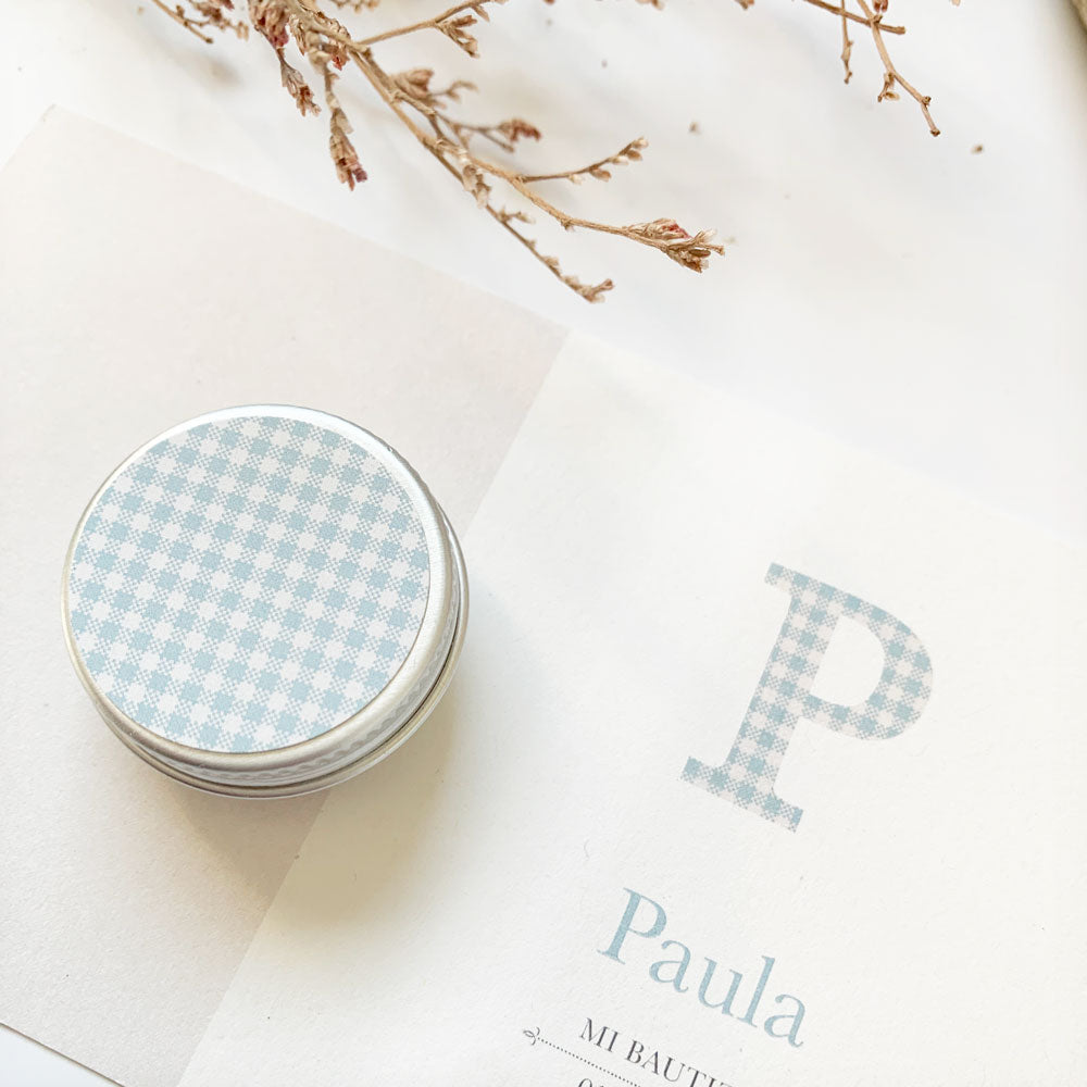 Detalle Primera Comunión Bálsamo labial colección inicial estampados geométricos