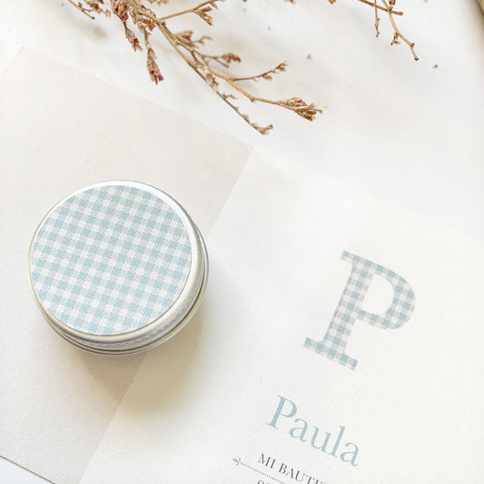 Detalle Bautizo Bálsamo labial colección inicial estampados geométricos