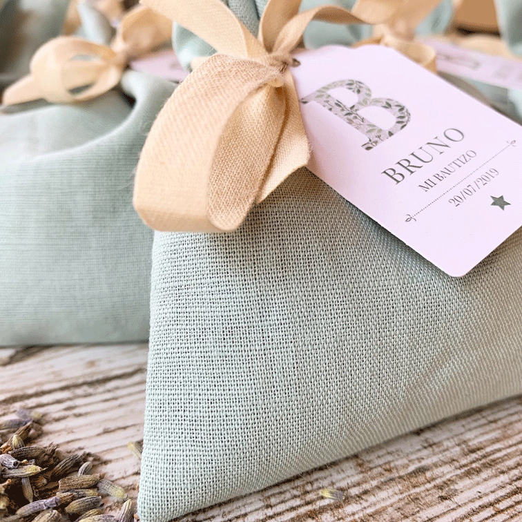 Recordatorio bautizo bolsita de lavanda colección inicial floral