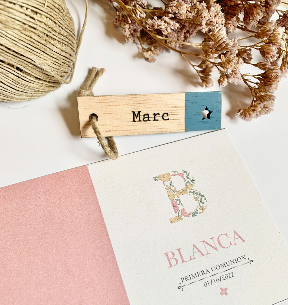llavero de madera con estrella comunión inicial floral