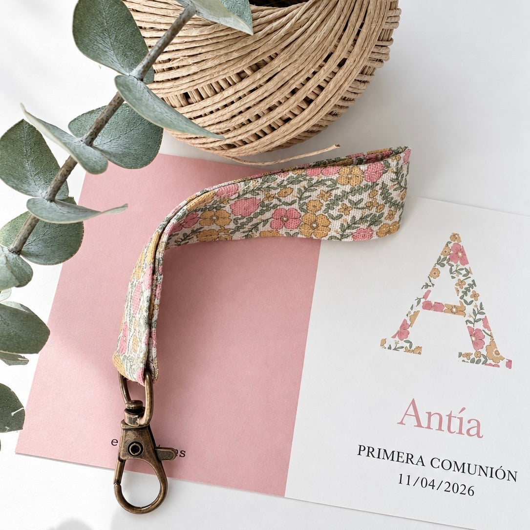 Llavero cinta I inicial floral